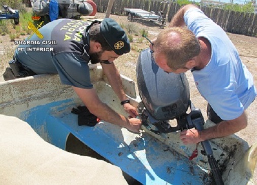 La operación ‘PERLA NEGRA’ se ha saldado, hasta el momento, con el decomiso de dos embarcaciones de pesca y sus artes, los cuales eran presuntamente utilizados para pescar de forma ilícita en el Mar Menor.