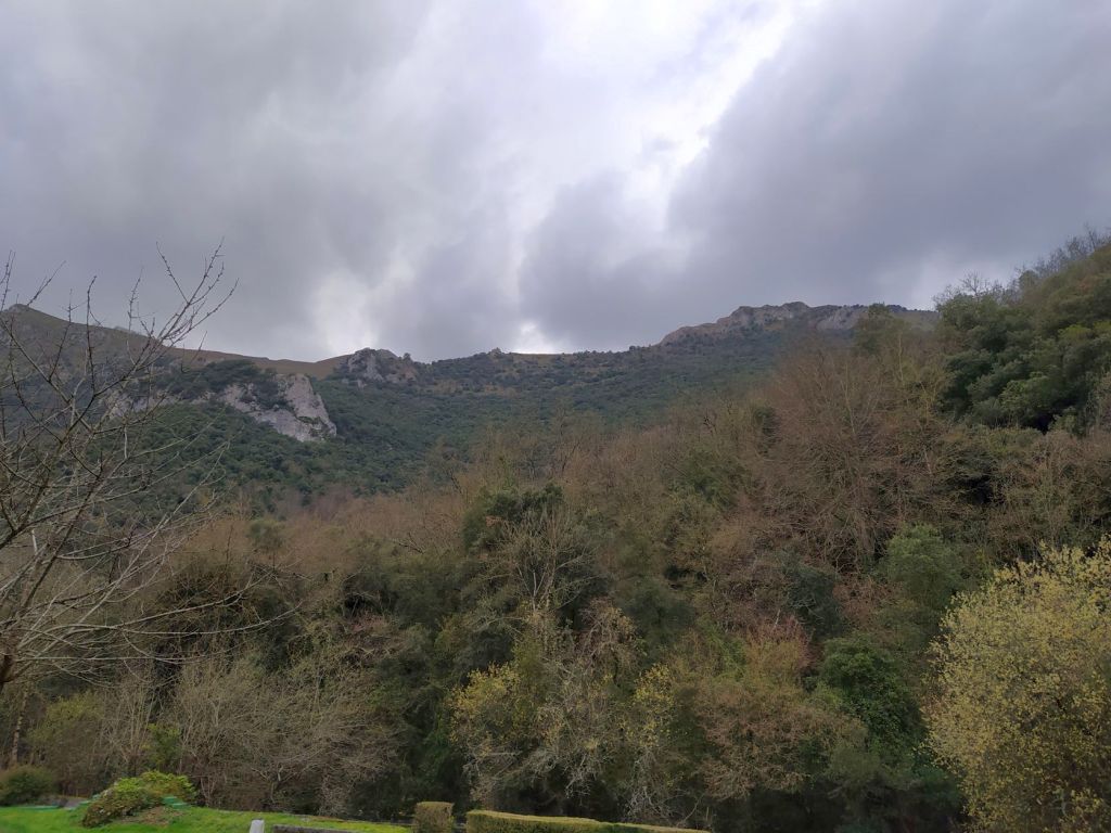 Cauce del río Cadagua aguas abajo de las surgencias