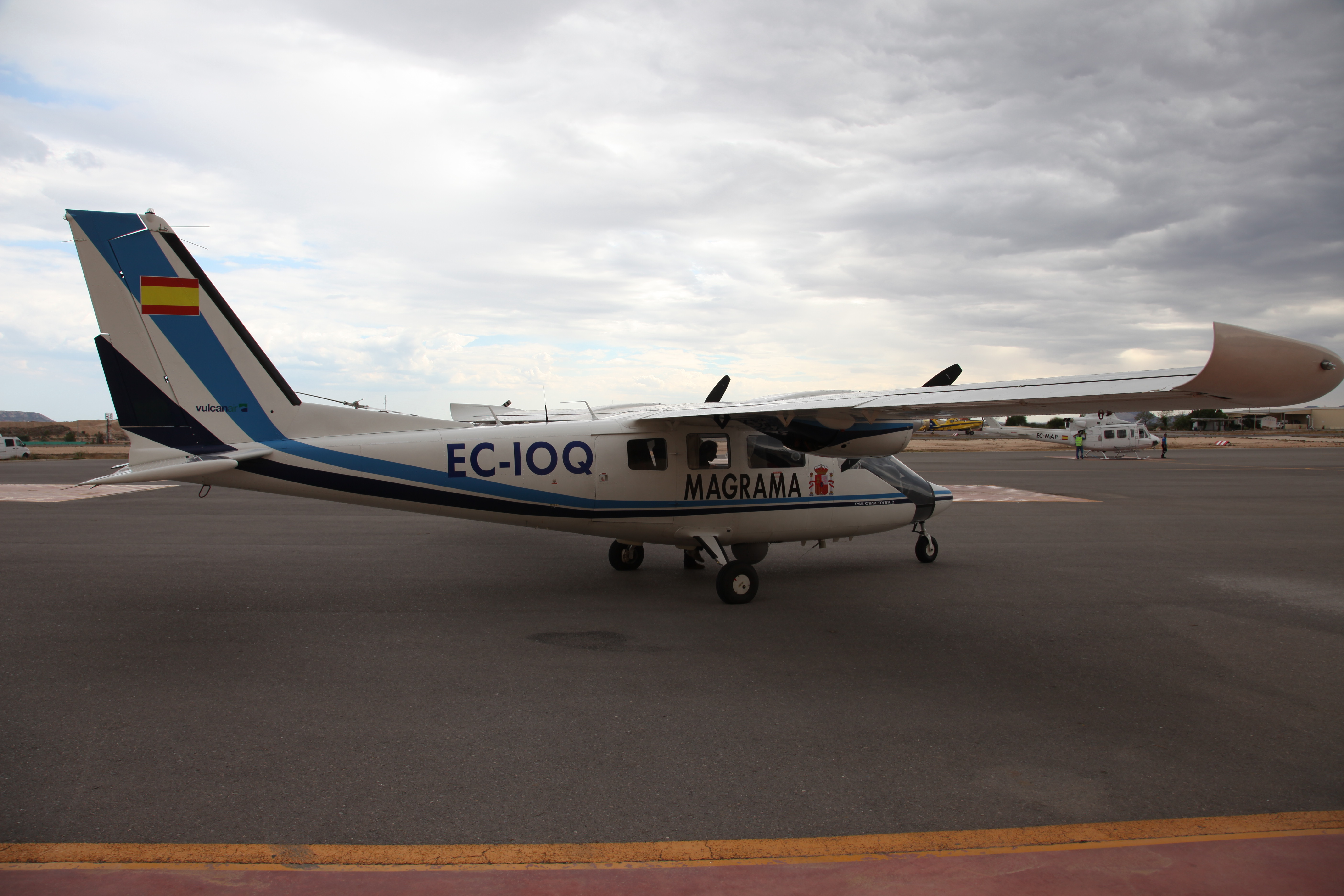 Avión de comunicación y observación