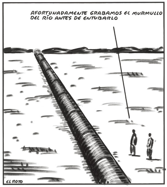 Hombres ante un río entubado, alegrándose de que antes hubieran grabado el murmullo