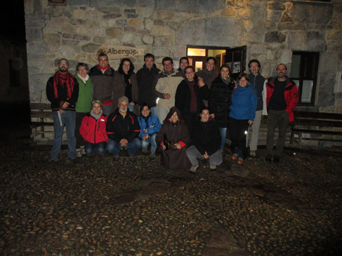 El grupo de participantes en el XIII Seminario delante de la fachada del albergue