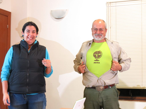 Dos participantes orgullosos de sus respectivas asociaciones