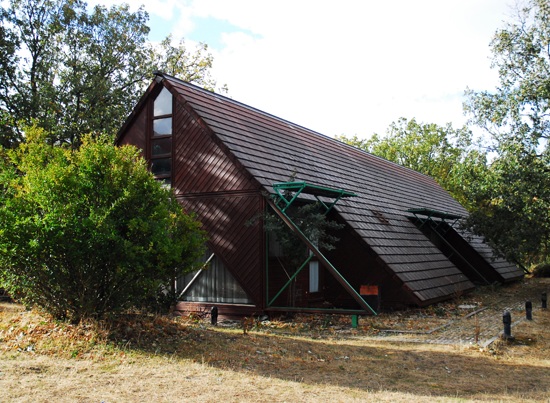 Exterior del albergue del Ceneam