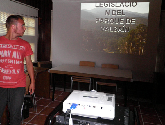 Un alumno interpreta el papel de ingeniero de montes en el juego de simulación