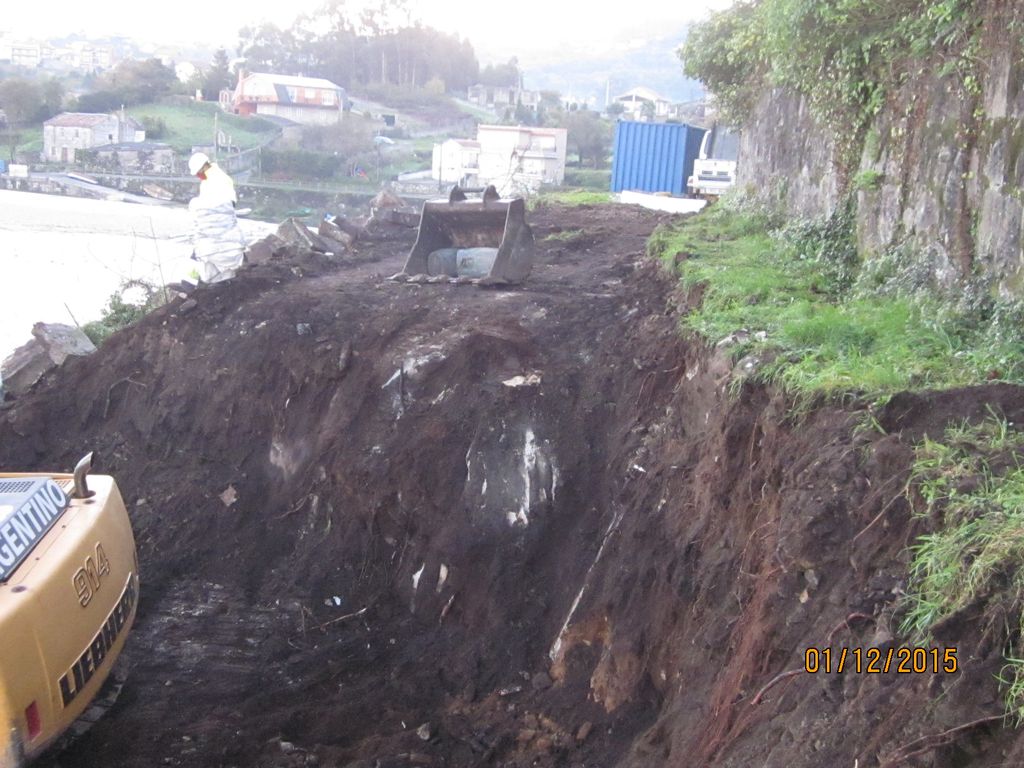 Ampliación del paseo en Loira (Marín). Durante las obras