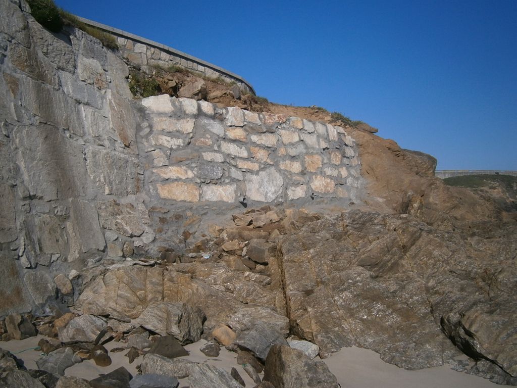 Protección y estabilización del talud en el paseo de Malpica (T.M. de Malpica). Después de las obras