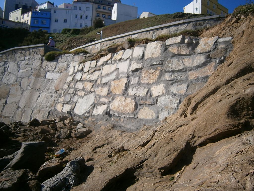 Protección y estabilización del talud en el paseo de Malpica (T.M. de Malpica). Después de las obras