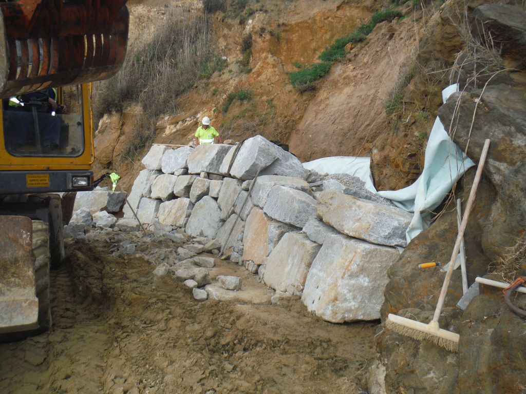 Acondicionamiento de taludes de la playa de O Vilar (T.M.  de Ferrol). Durante las obras