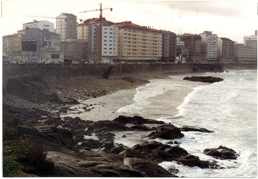 Antes de las obras. Paseo y playa ensenada del Orzán