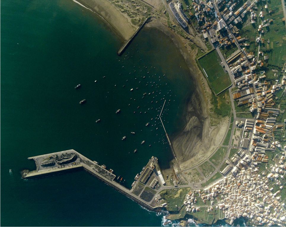 Acondicionamiento de la fachada marítima de Cariño. Antes