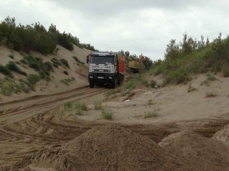 Reperfilado de la playa de Riomar (TM Deltebre. Durante las obras) 