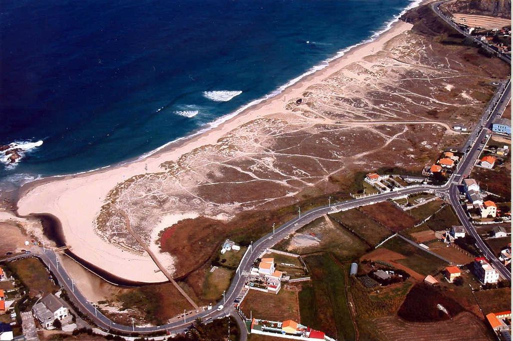 Paseo y accesos playa Barrañán