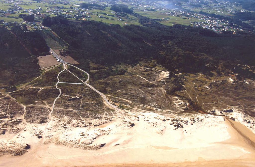 Después. Accesos a la playa A Frouxeira