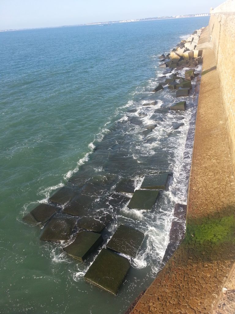 Reconstrucción de la muralla de Cádiz en la zona del Parque Genovés (Después)