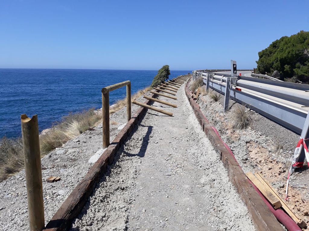 Durante. ACTUACIÓN 6.- Ejecución de un camino de ribera de conexión de las playas Los Yesos y La Mamola en la berma de la CN-340 como tramo del gran sendero litoral, en los términos municipales de Sorvilán y Polopos.