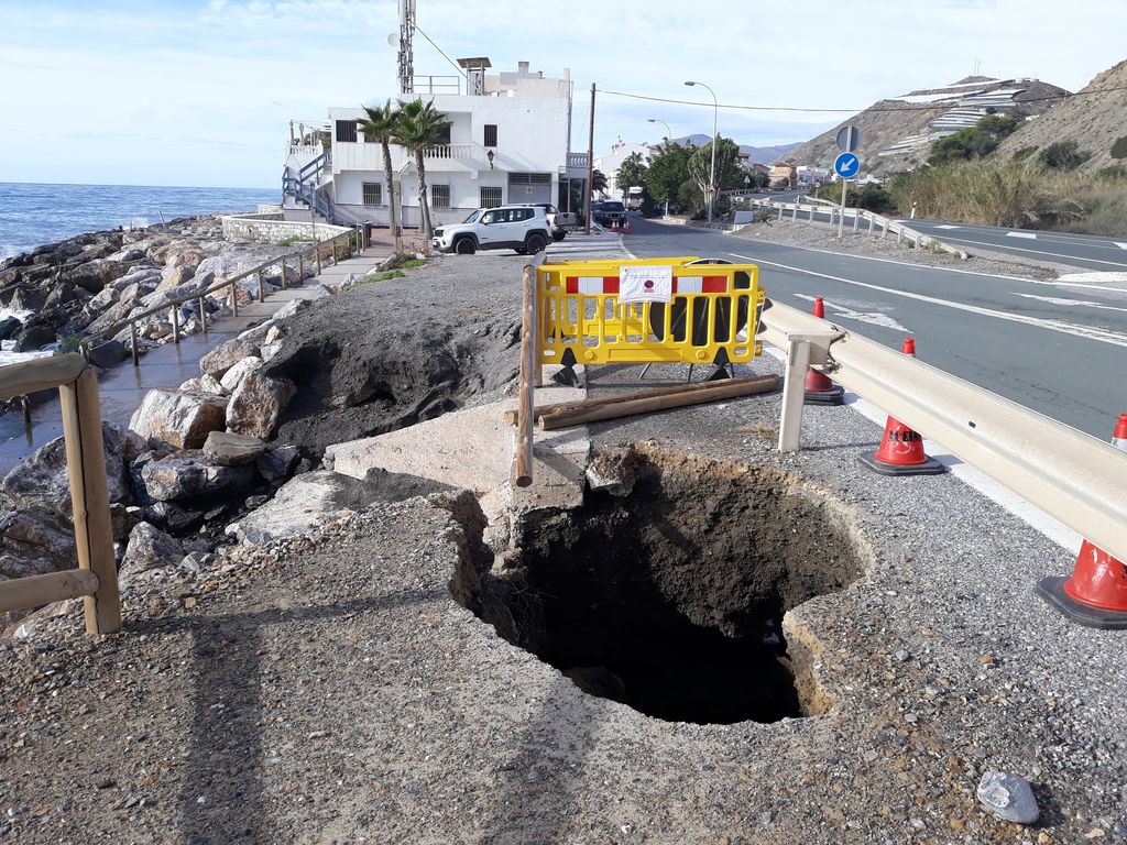 Antes. ACTUACIÓN 7.- Reparación del camino de ribera de conexión de las playas de Castillo de Baños y la Mamola, en el término municipal de Polopos.