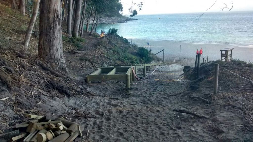 Rampa de acceso a la playa de Filgueira en Cies (T.M. de Vigo). Durante las obras