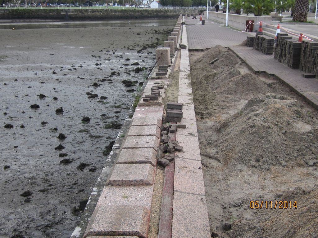 Paseo de Baiona (T.M. de Baiona).  Durante las obras