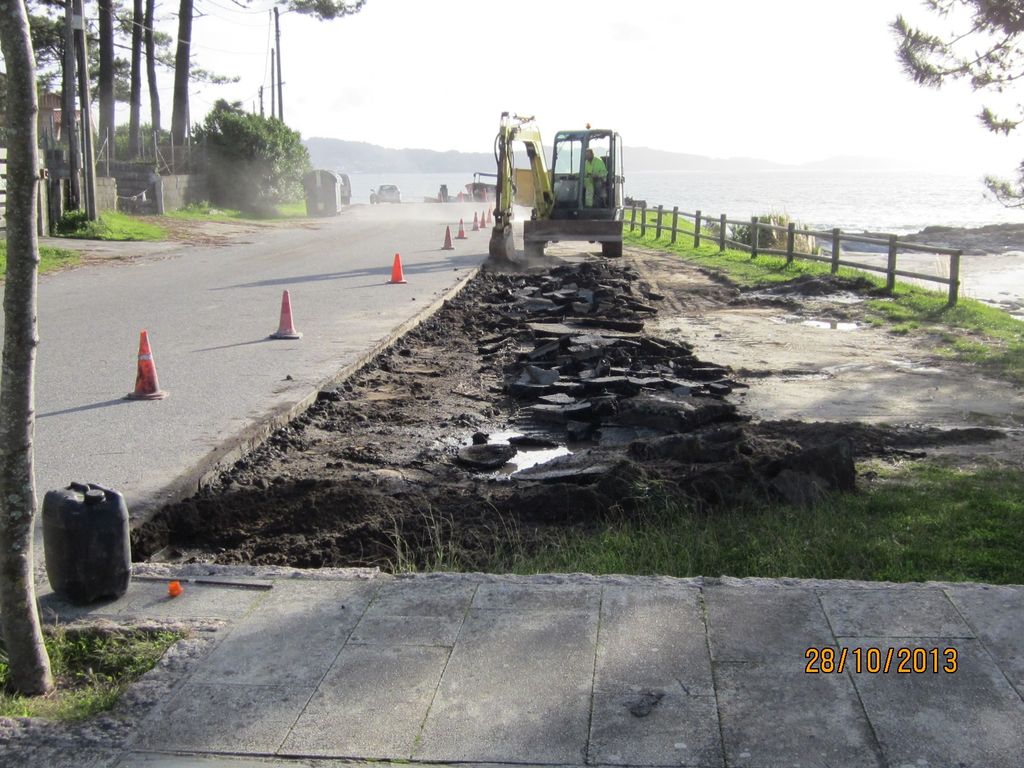 Unión entre paseos y áreas de descanso (T.M.de Sanxenxo).  Durante las obras