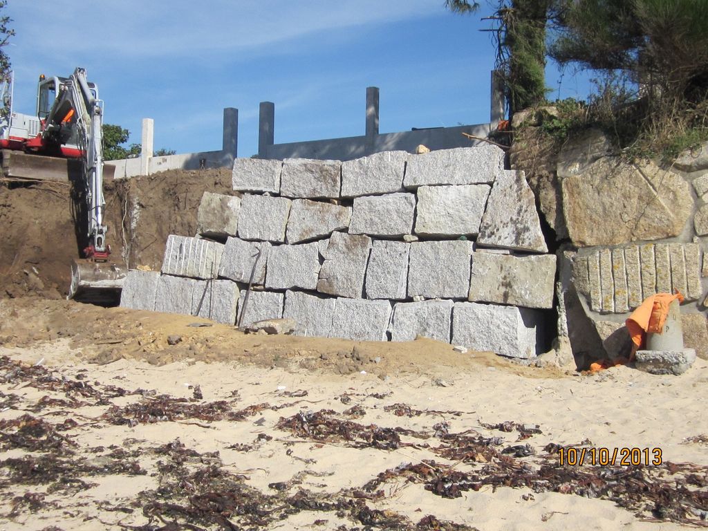 Acceso a la playa de los alemanes (T.M. de Cangas do Morrazo). Durante las obras