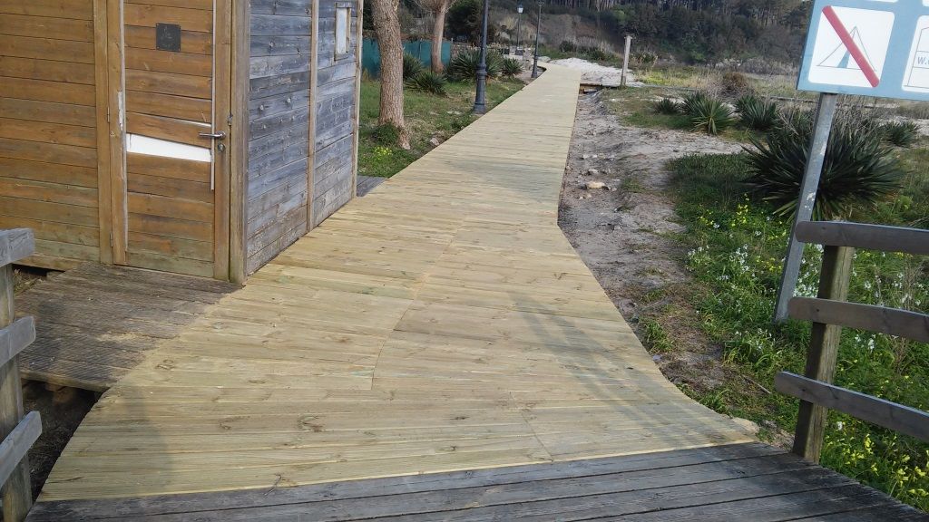 Reparación de pasarela de madera en playa de Sardiñeiro en Fisterra (Después de las obras)