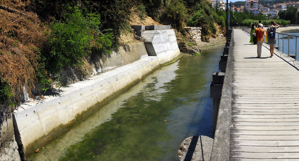 Estabilización de taludes en la playa pequeña (MIÑO) (Después de las obras)