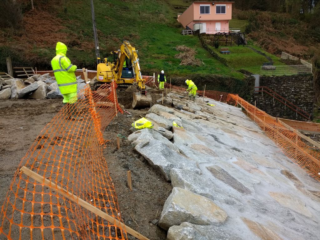 Mantenimiento y conservación V.Pontedeume. Playa de Ber - Construcción de empalizadas de madera y mejora de accesos (Durante las obras)