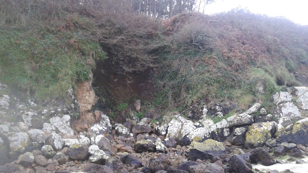 Protección de taludes en el acceso a la playa de Lires (T.M. de Cee). Antes de las obras