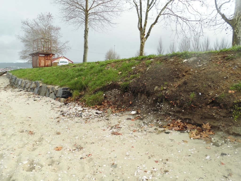 Protección de taludes en la playa del Testal (T.M. de Noia). Antes de las obras