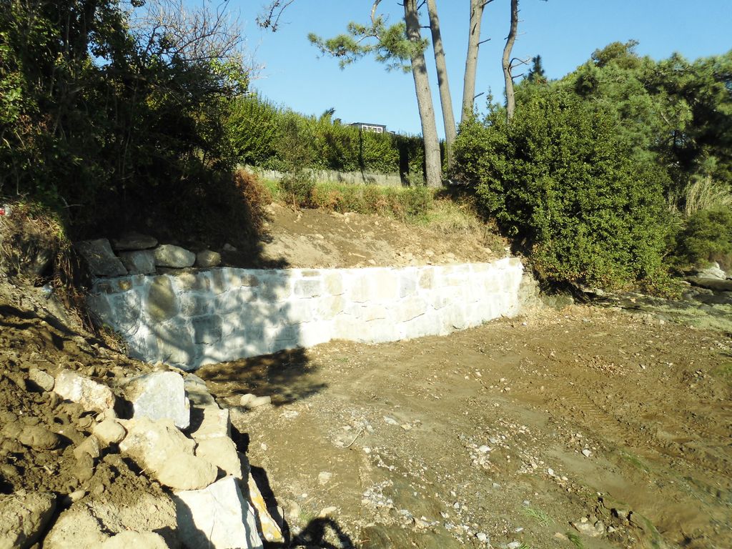 Protección y estabilización de taludes en la playa de Tanxil (T.M. de Rianxo). Después de las obras