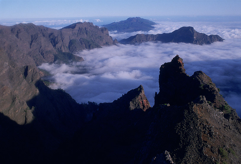 El espectaculo de la Caldera en su parte superior es impresionante. Hay escarpes verticales de 600 a 1.000 de altura.