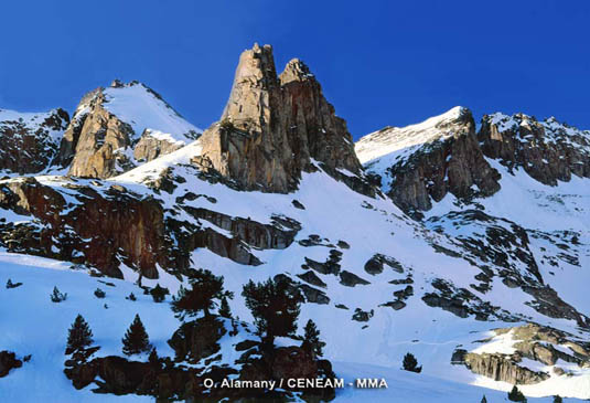 Agulles d´Amitges, agujas graniticas pertenecientes a una arista que separaba dos circos glaciares