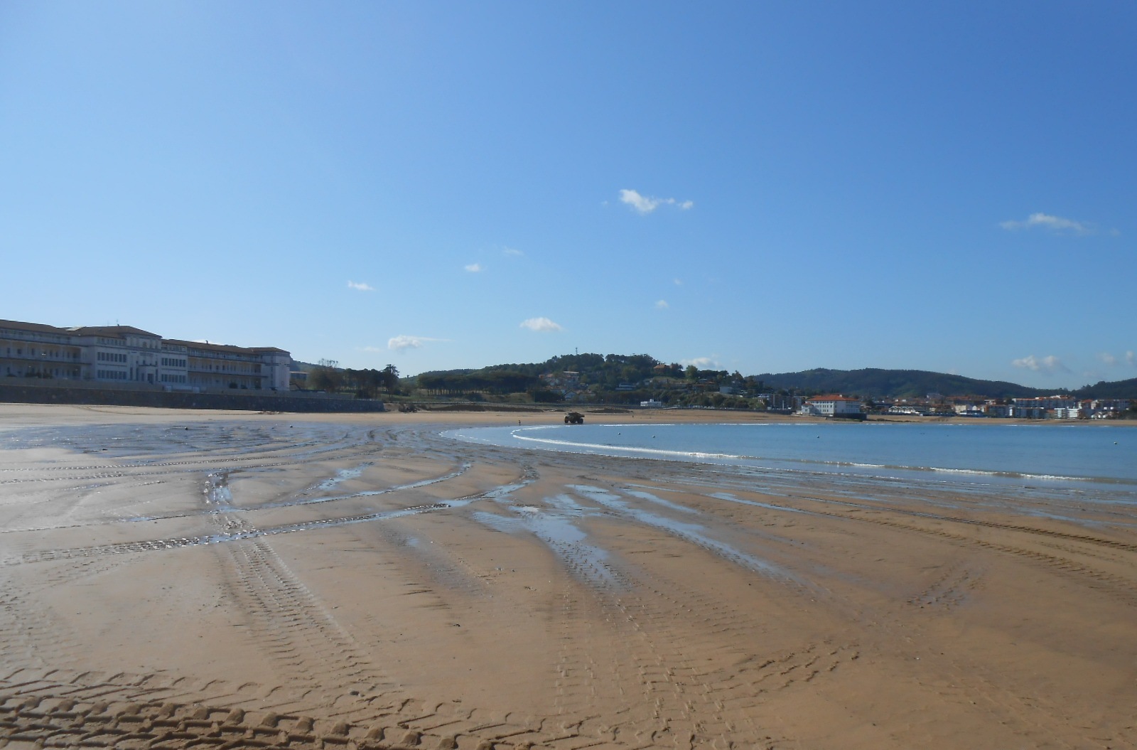 Playa y paseo de Gorliz. Retirada restos antrópicos aparecidos playa